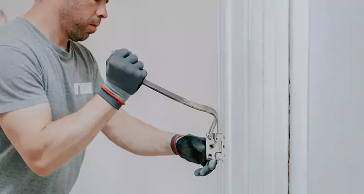 Cracked Door Jamb Repair in Riviera Beach, FL