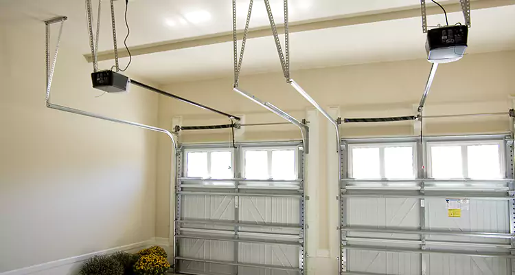 Residential Emergency Garage Door Repair in Riviera Beach, FL